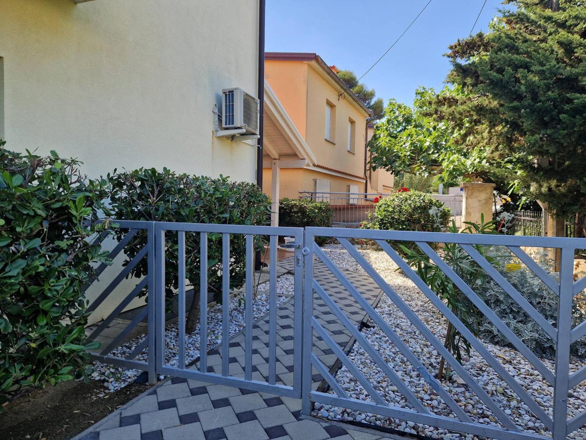 Aquarium Guest house 4*